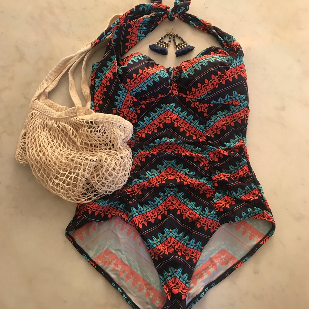 🏊‍♀️ HALTER ONE-PIECE SWIMSUIT ✨